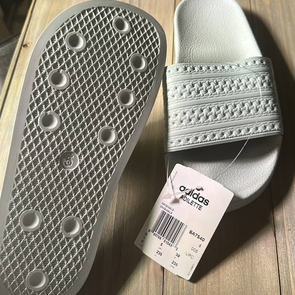 Adidas Adilette slides - Picture 2 of 2